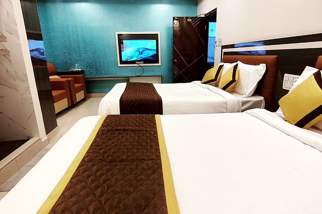 Suite Room beds facing the wall-mounted television