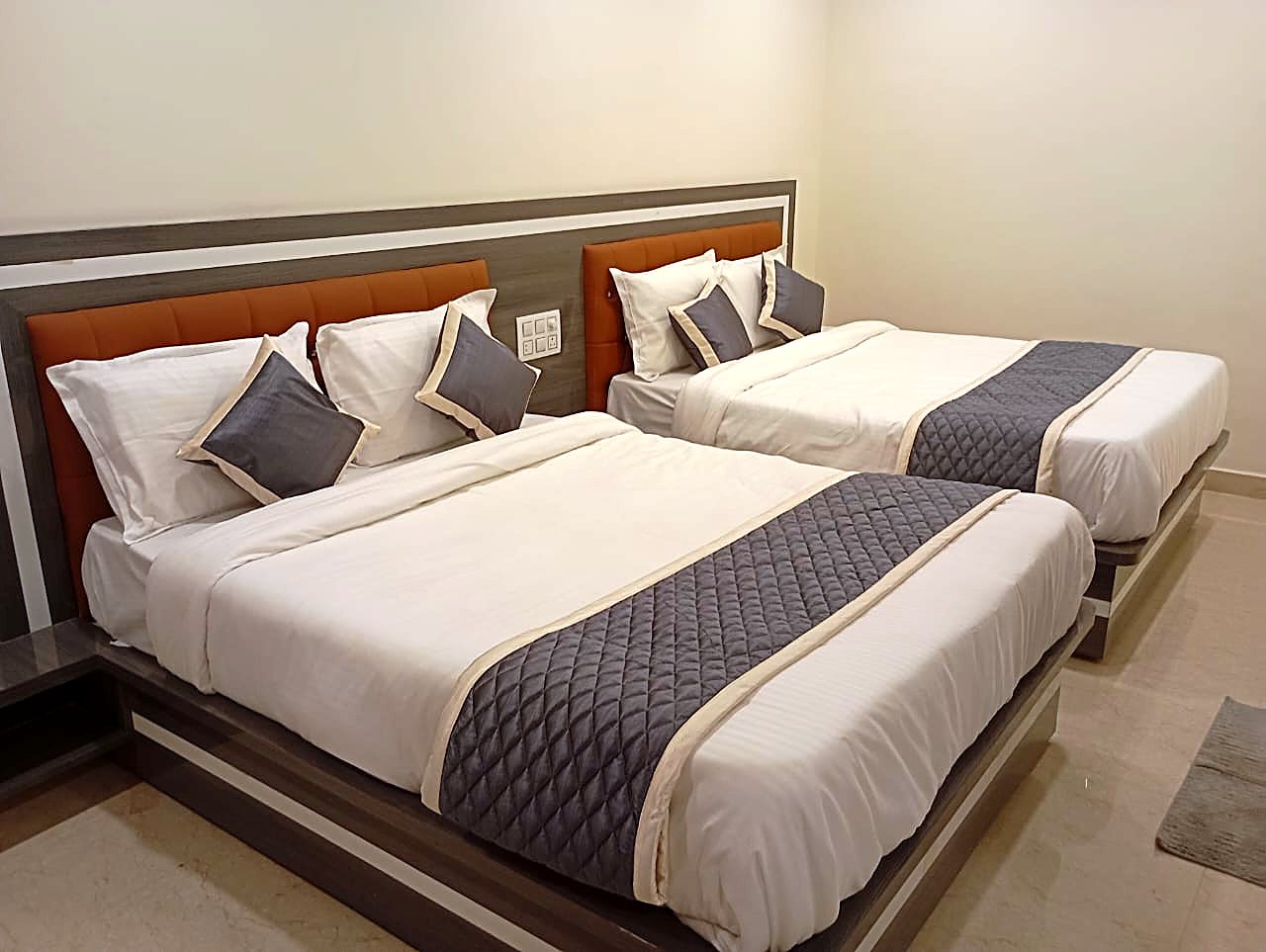 Suite Room beds with fresh linen