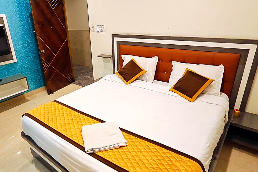 King Room bed and wall-mounted television