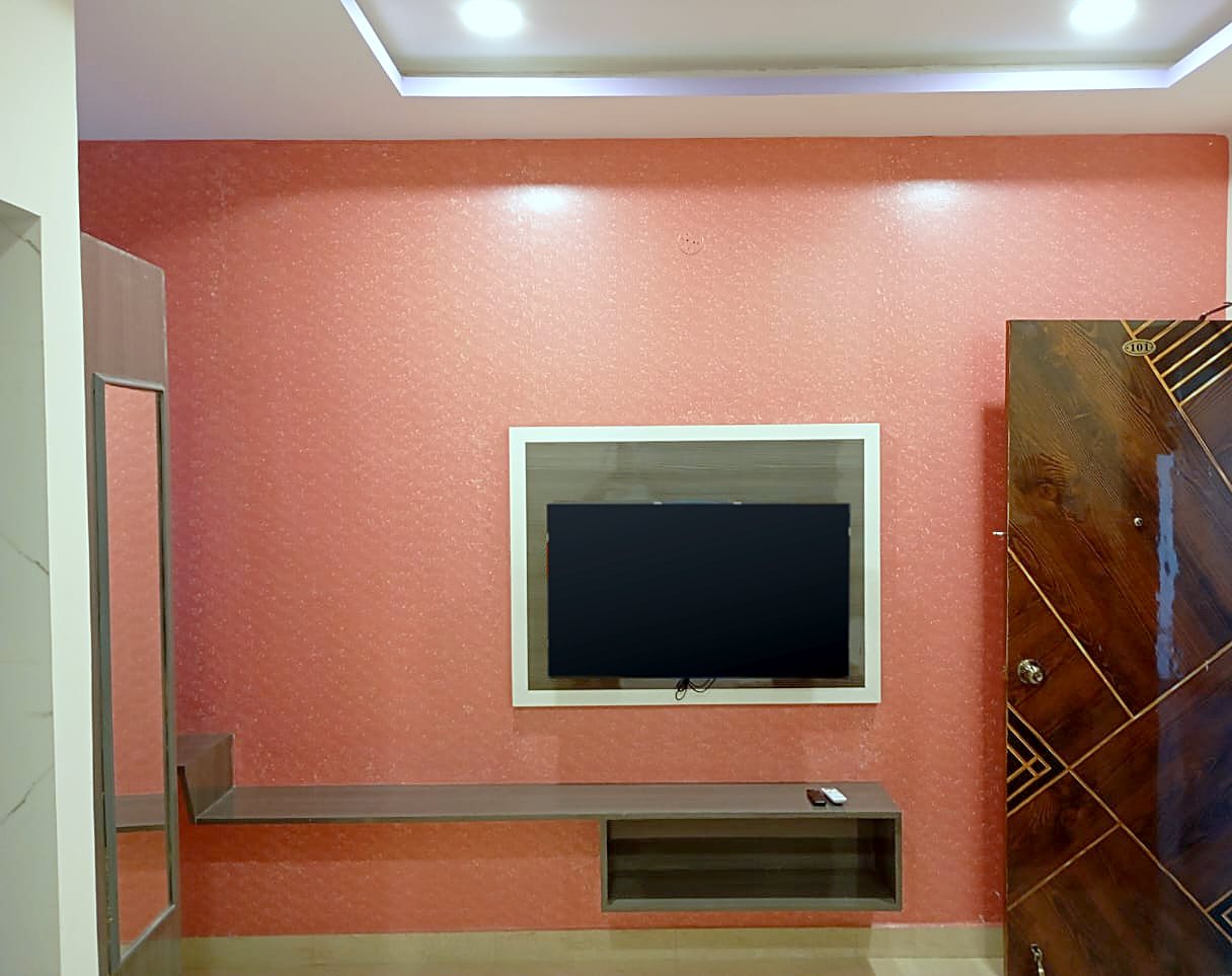 King Room wall-mounted television and counter